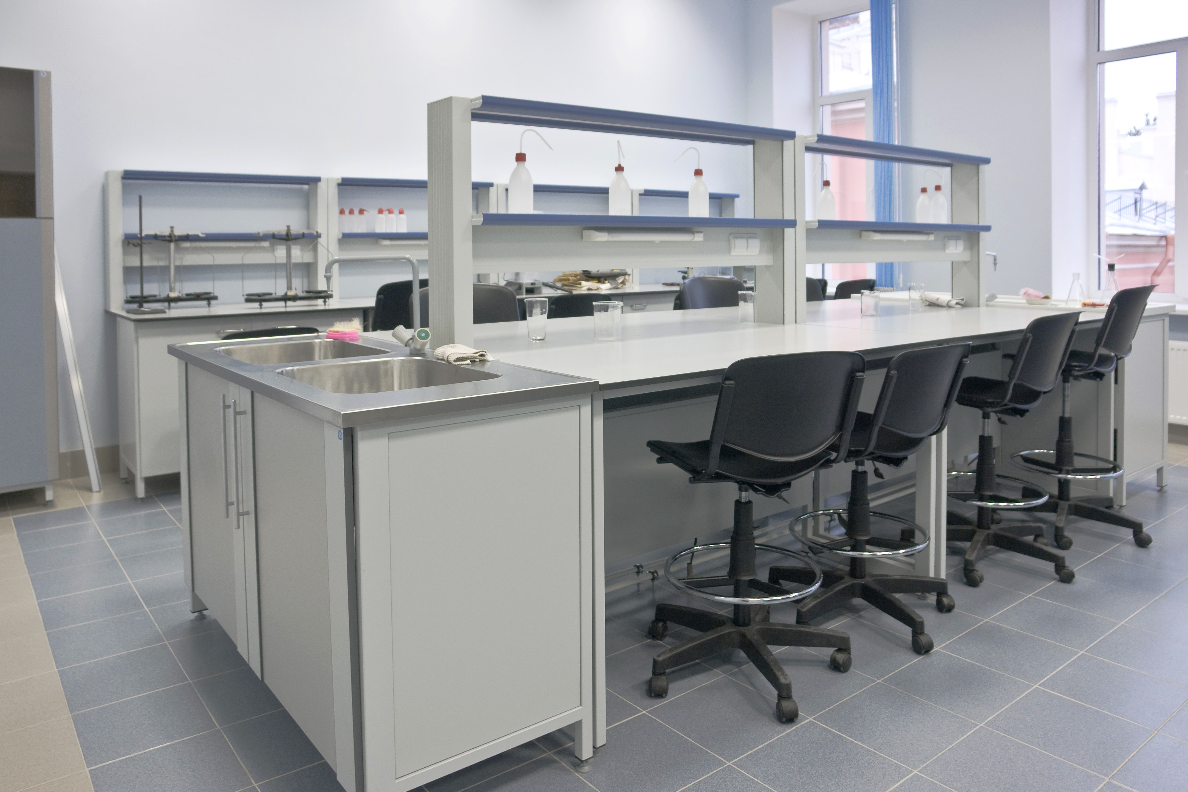 Лаборатория 2 гис. Школа 77 СПБ лаборатория. Мебель для кабинета химии и лаборантской в школе. Кабинет лаборатории. Лаборатория в школе.